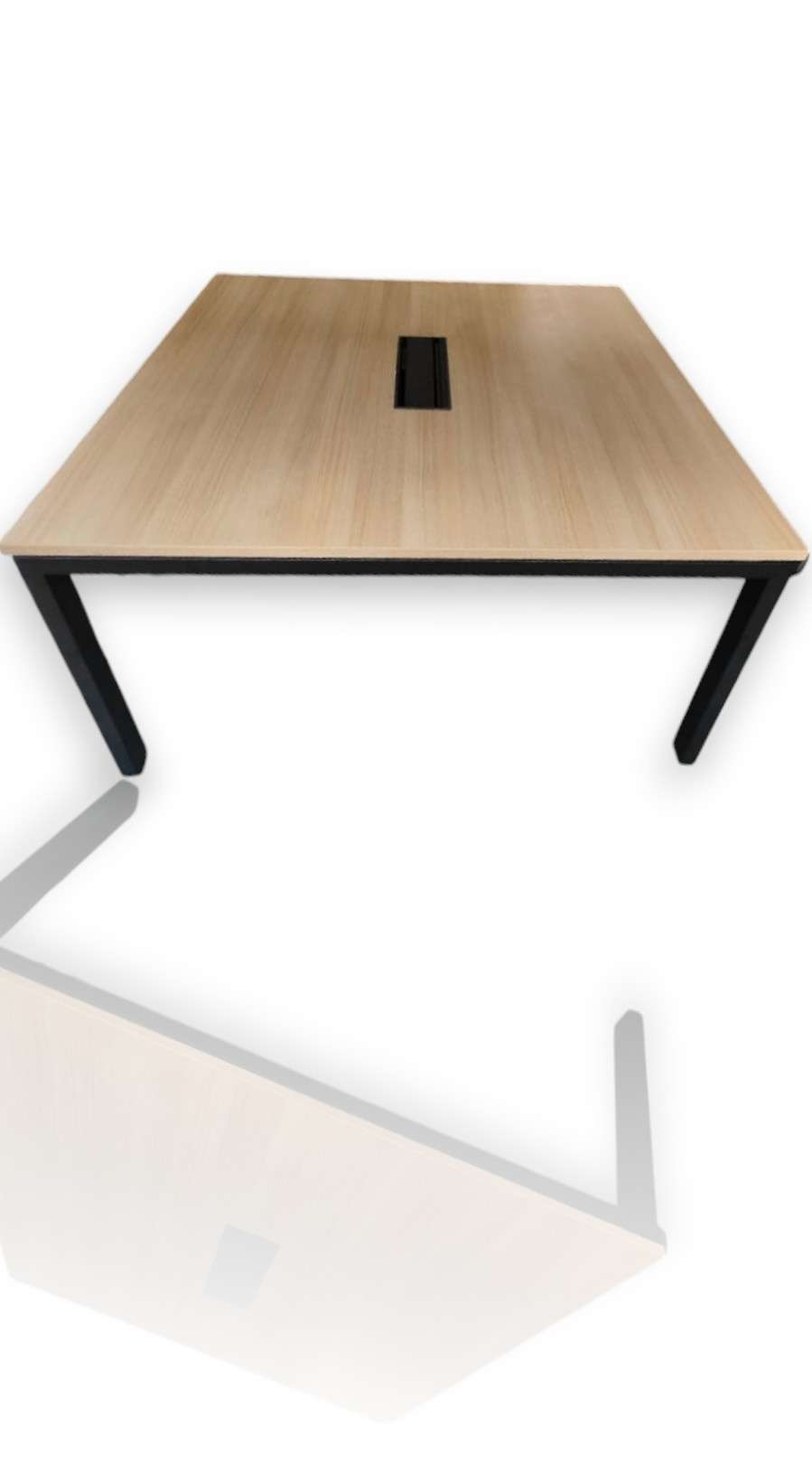 Table carrée Steelcase-Bluedigo