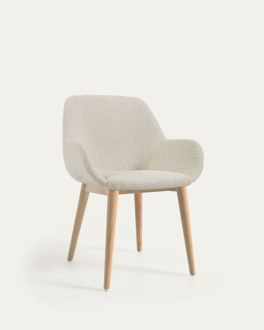 Chaise Konna en bouclette blanche et pieds en bois de frêne naturelle-Bluedigo